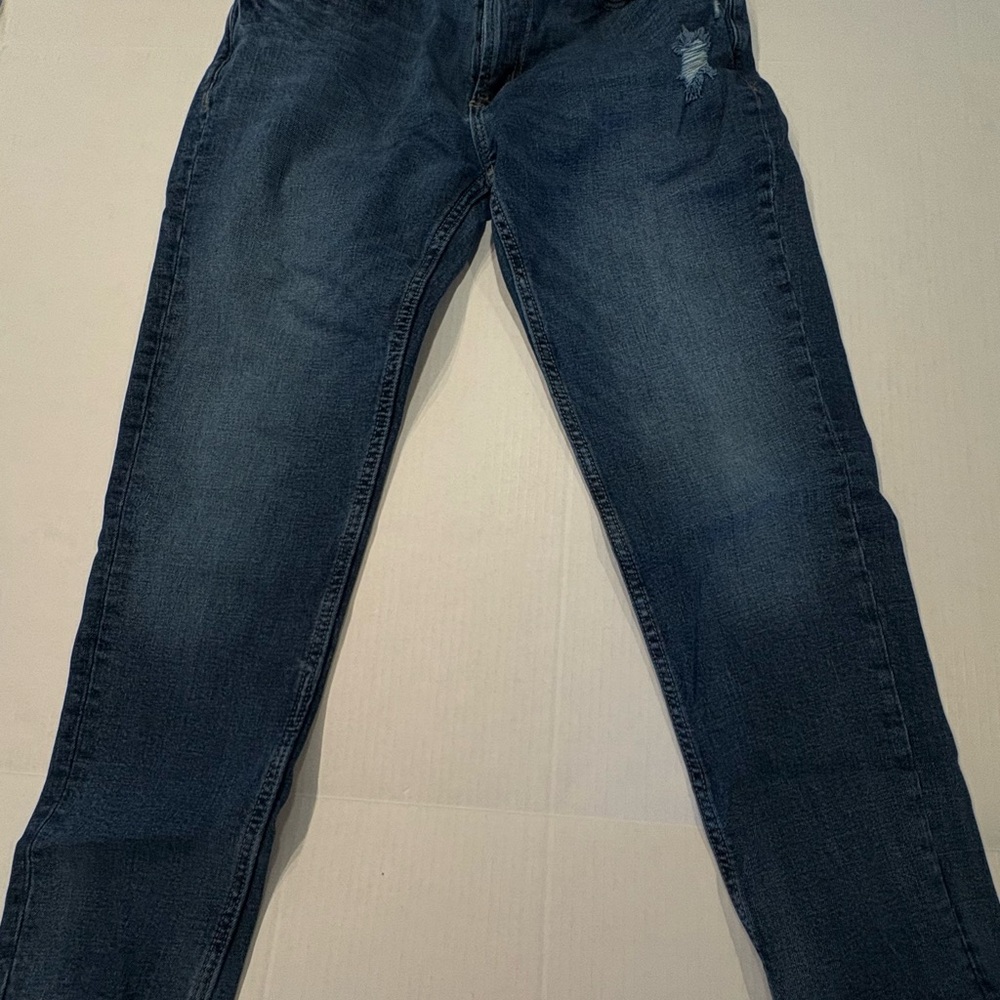 Old Navy Relaxed Slim Jeans -medium Wash 32x30 Little distressed